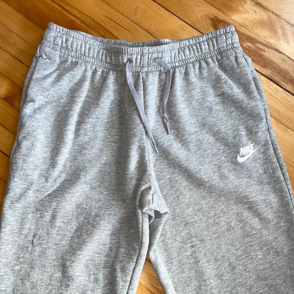 Nike Women's Sportswear Club Fleece Mid Rise Joggers Gray Heather Medium - Picture 2 of 12